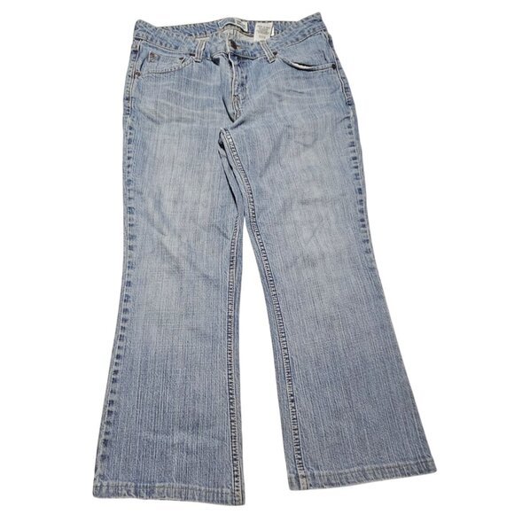 Levis Signature Low Rise Boot Cut Jeans Womens Size 10 Medium Wash Denim Pants - Picture 2 of 6